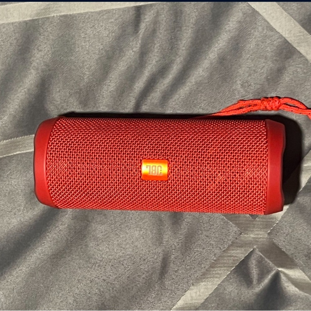 JBL WATERPROOF BLUETOOTH SPEAKER